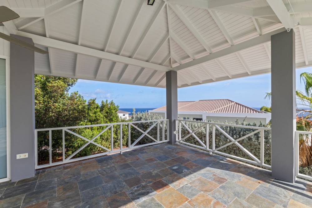 House in Blue Bay
