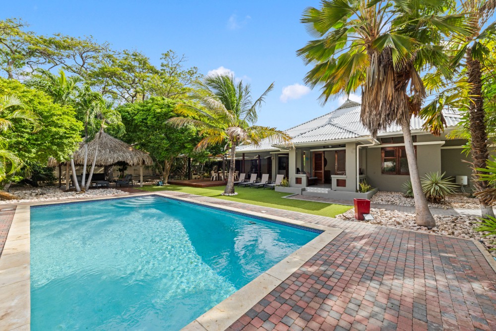 Property in Emmastad