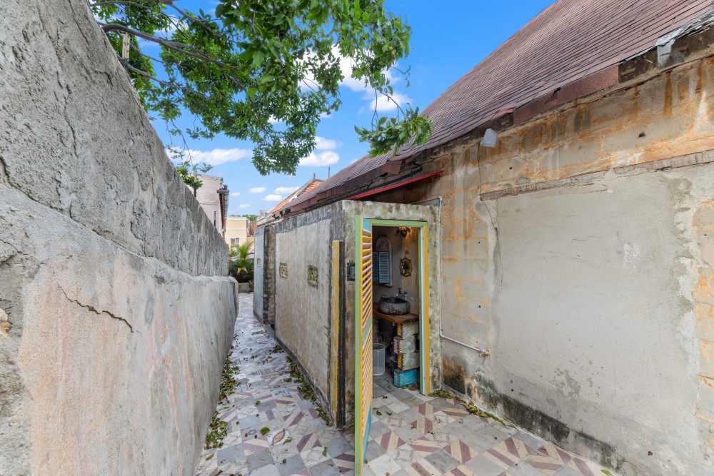 Property in Otrobanda
