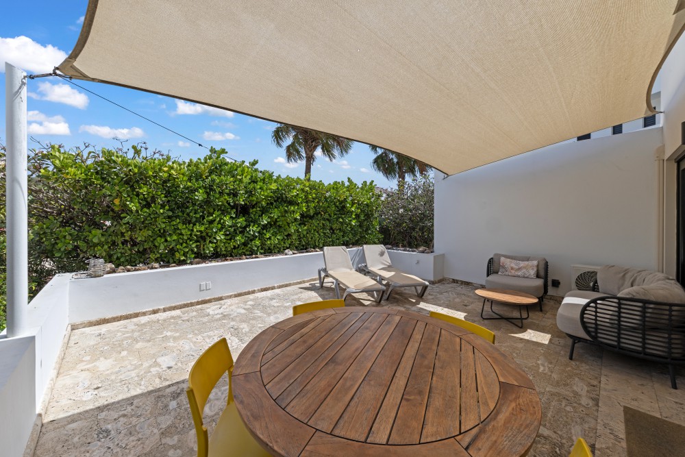 Apartment in Blue Bay