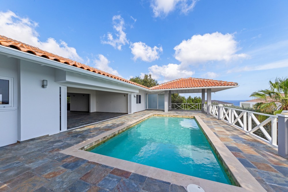 Villa in Blue Bay