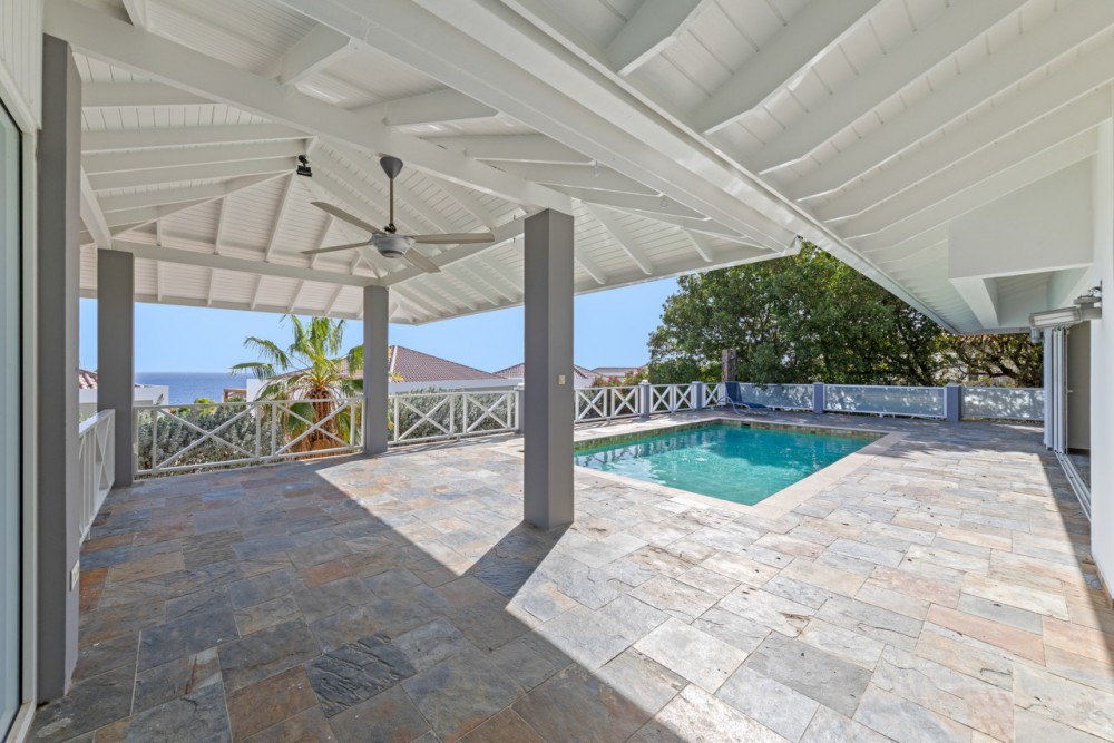 Villa in Blue Bay