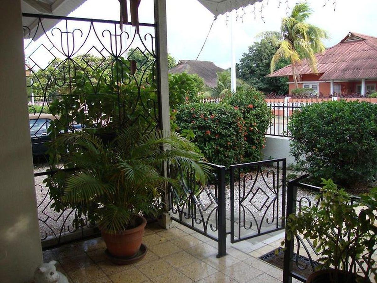 Property in Emmastad