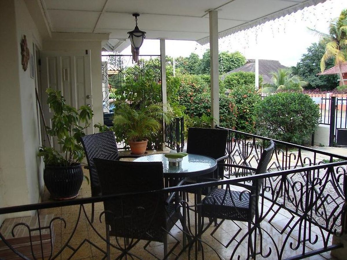 Property in Emmastad