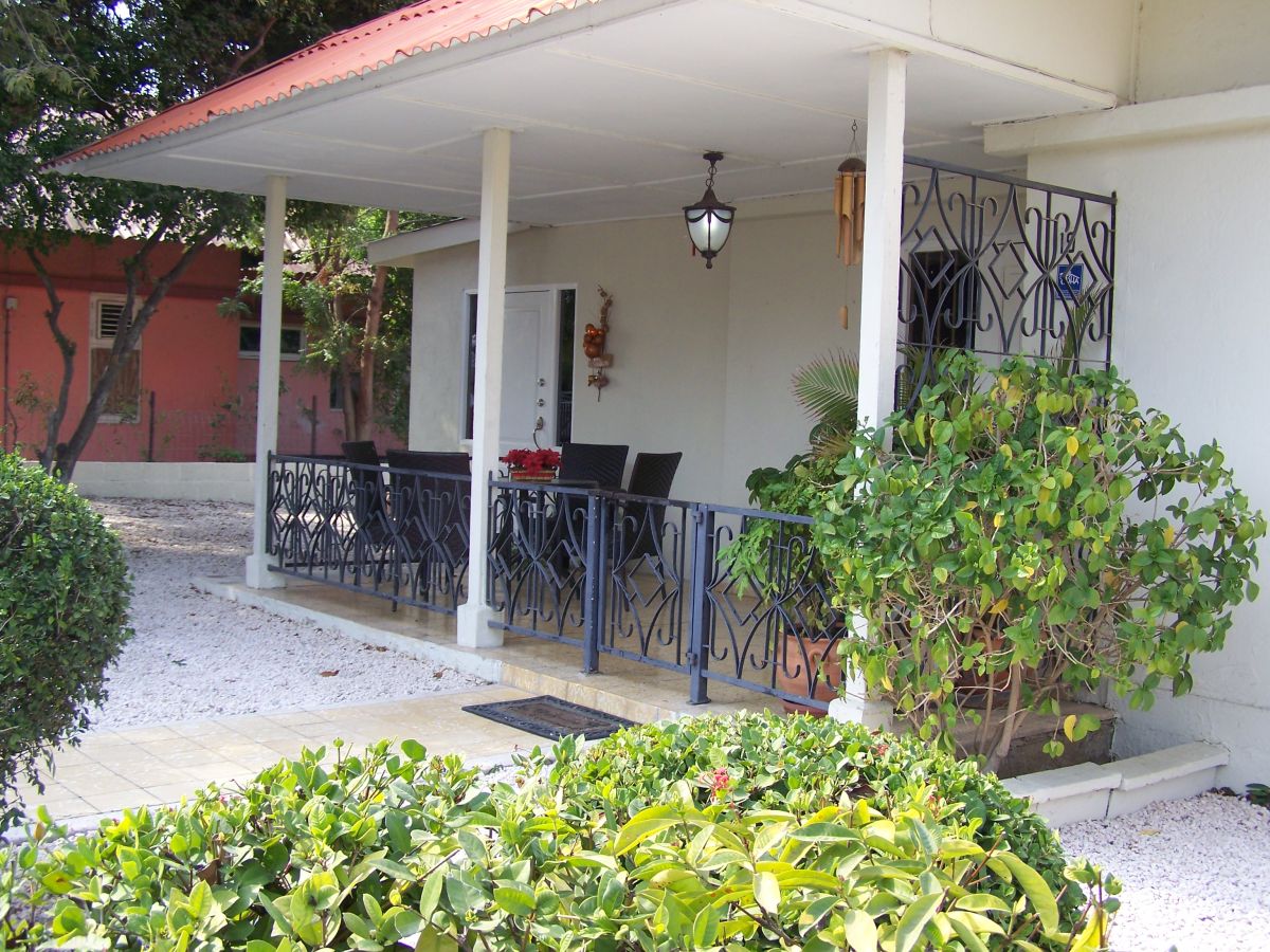 Property in Emmastad