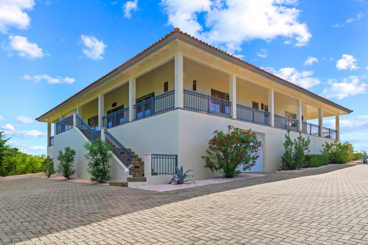 Villa in Coral Estate
