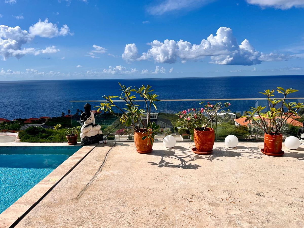 Villa in Coral Estate