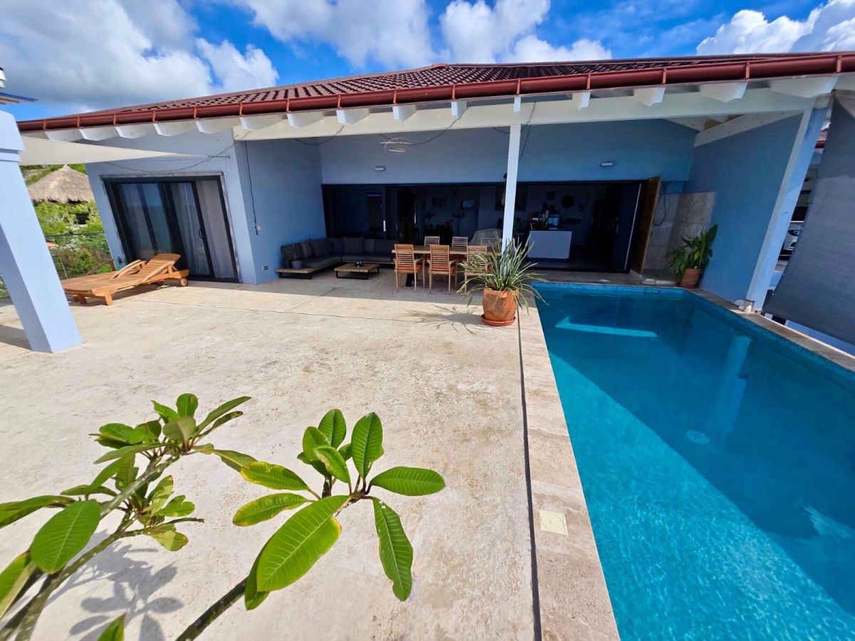 Villa in Coral Estate