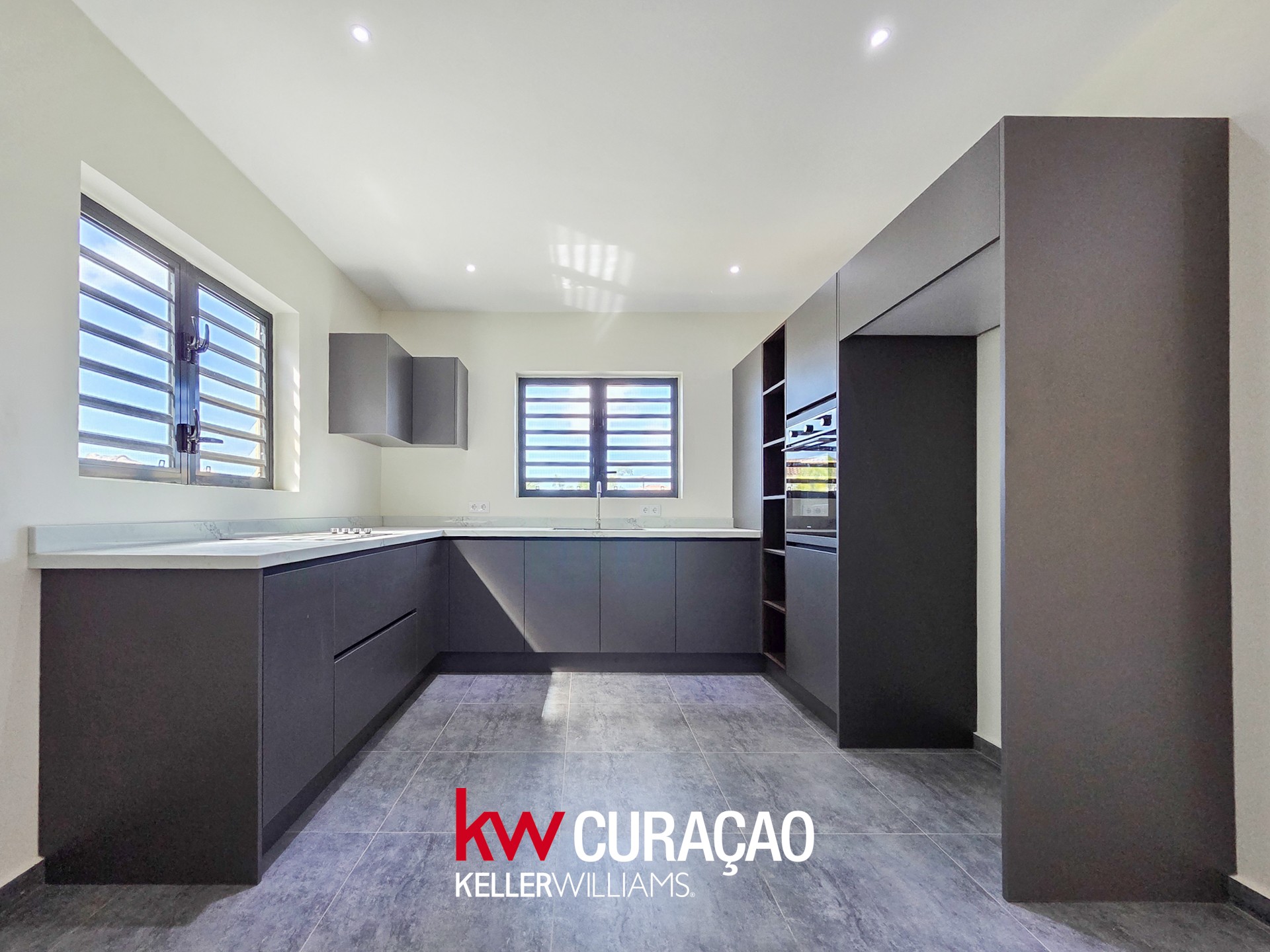 Apartment in Mambo Beach