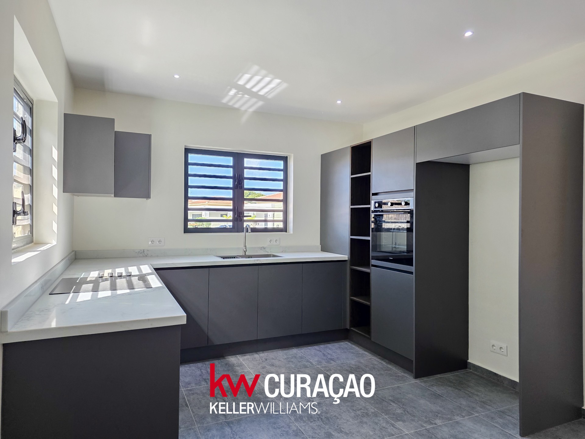 Apartment in Mambo Beach