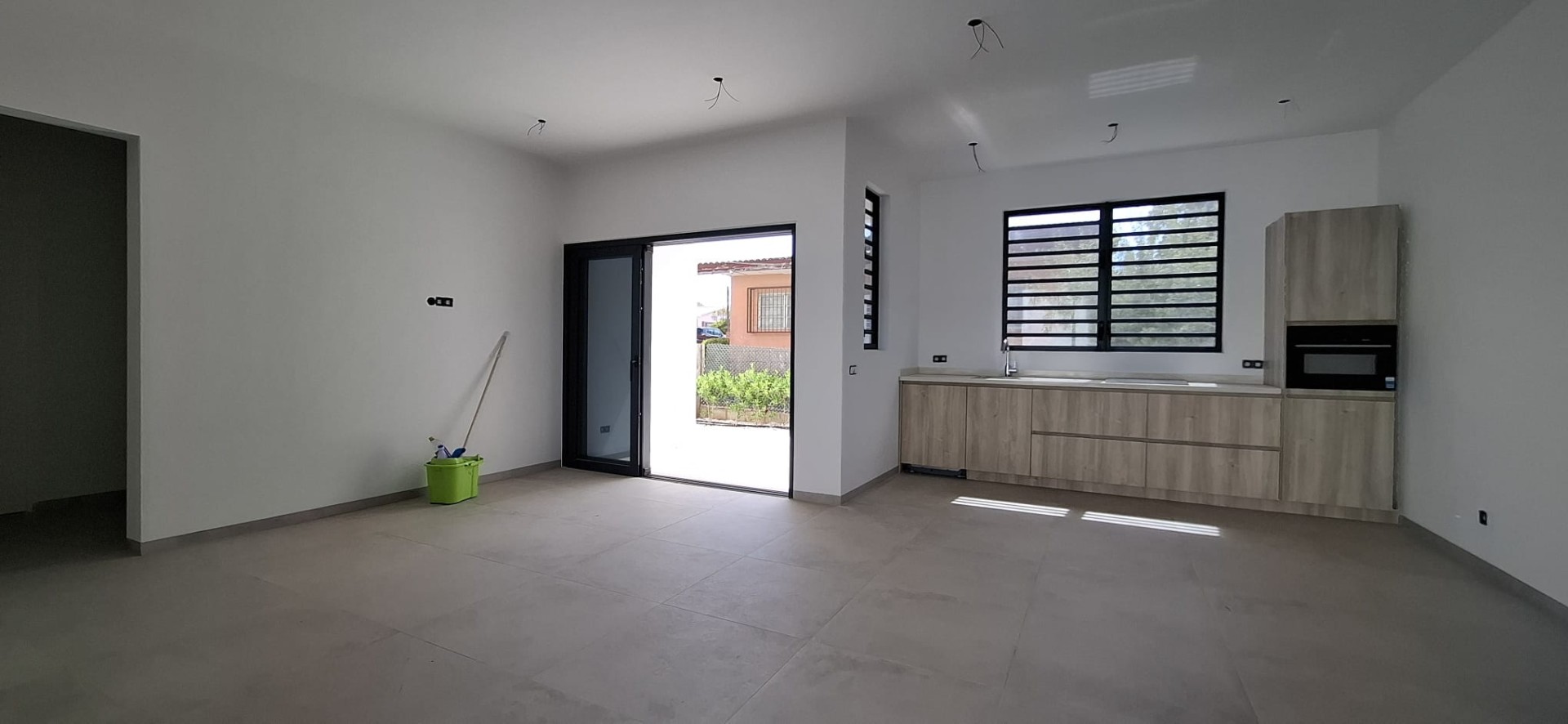 Property in Abrahamsz