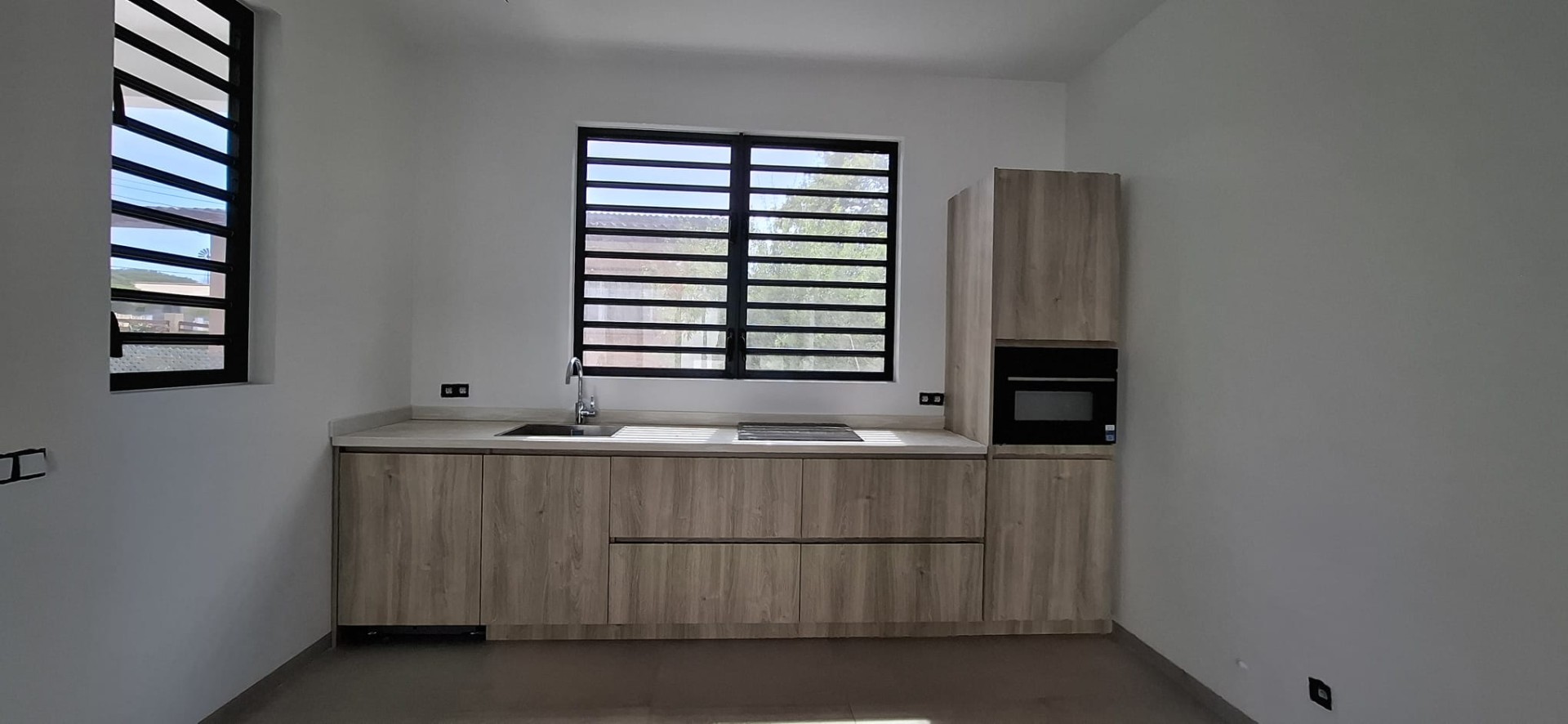 Property in Abrahamsz