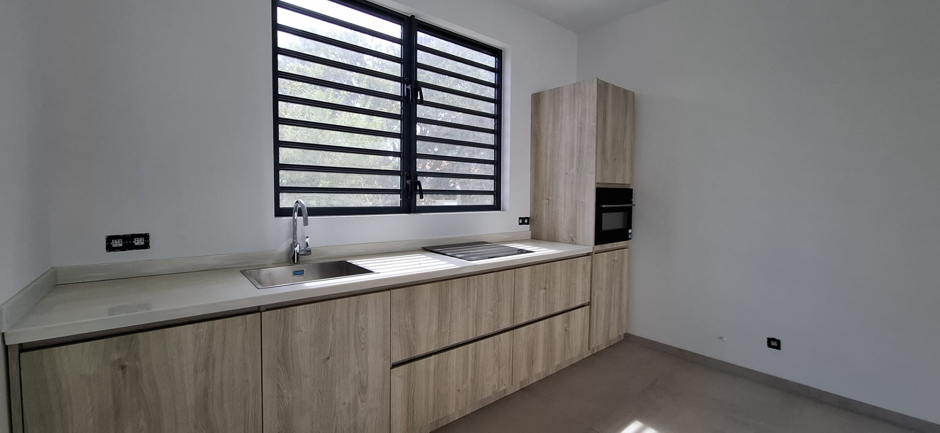 Property in Abrahamsz