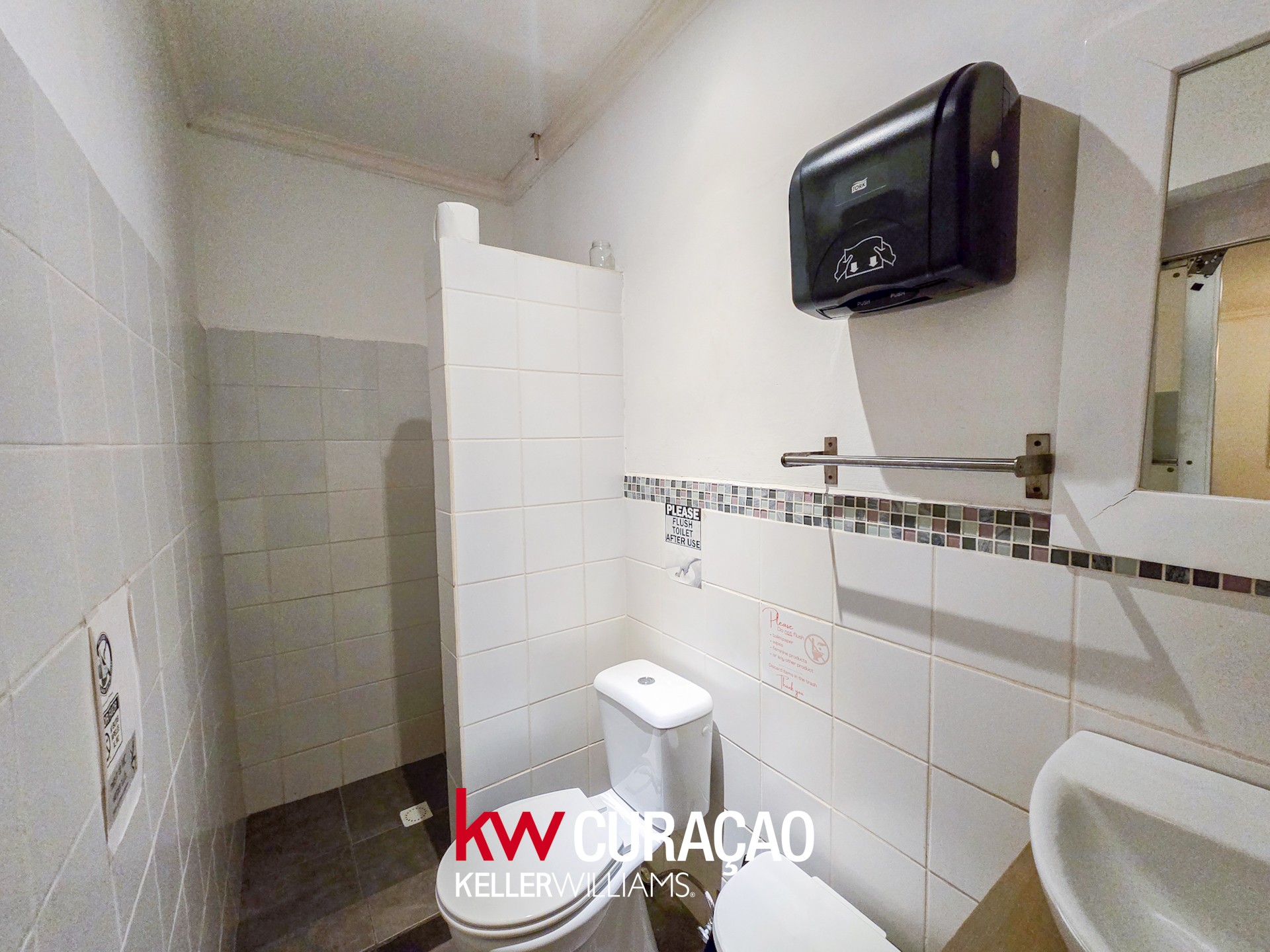 Commercial in Mahaai