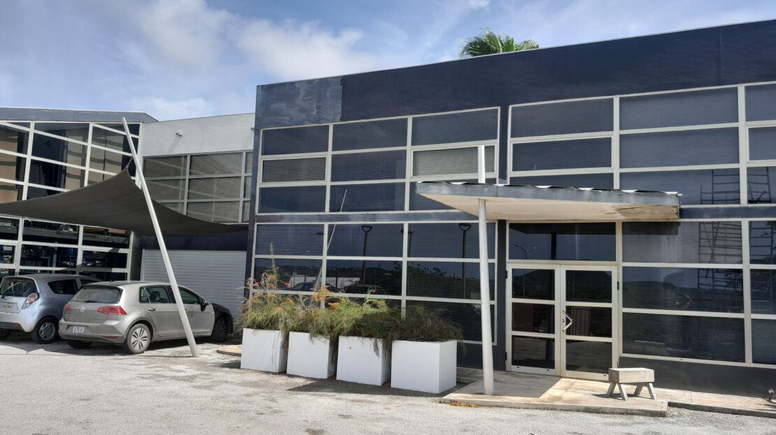 Commercial in Otrobanda