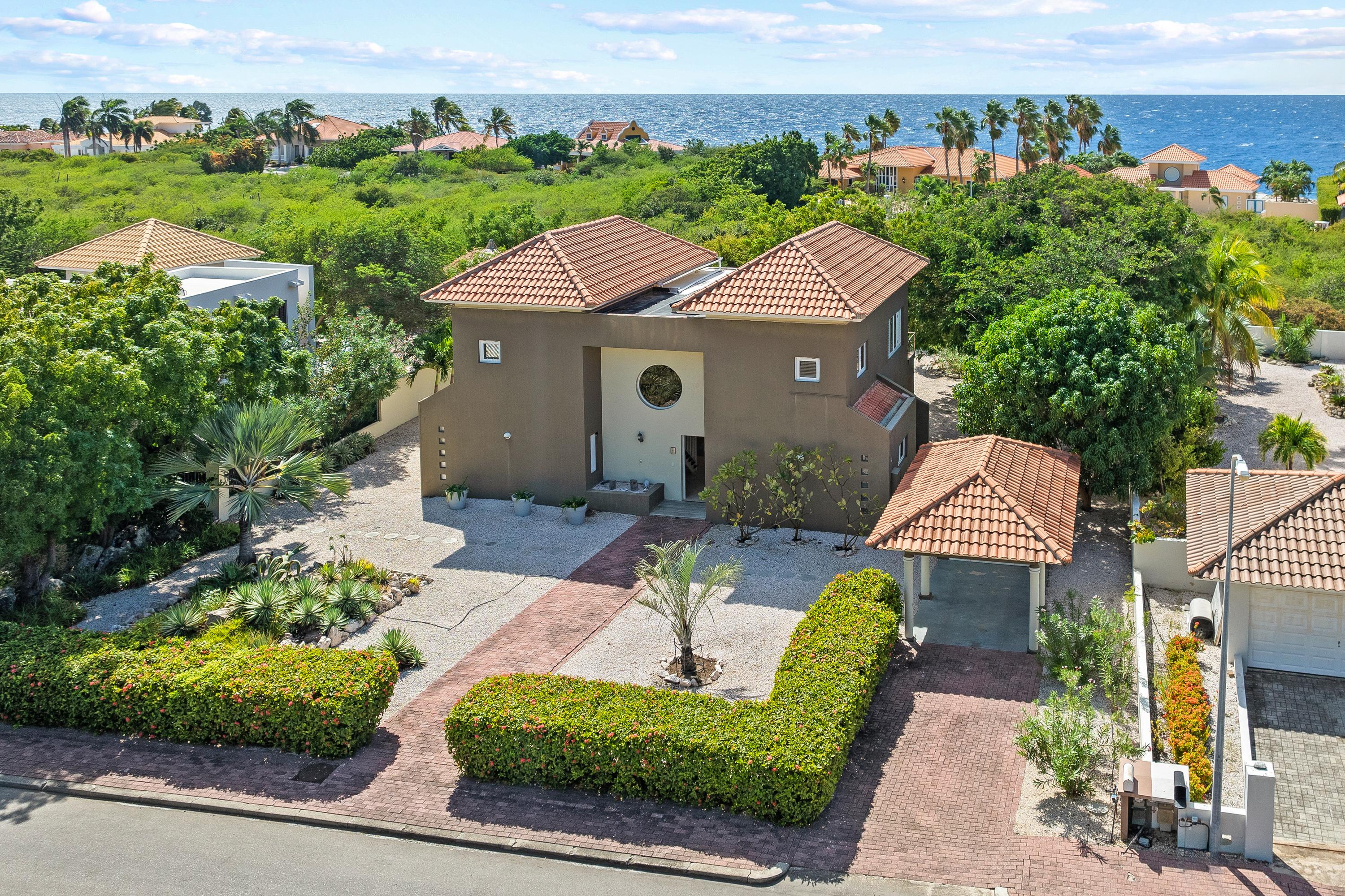 House in Coral Estate