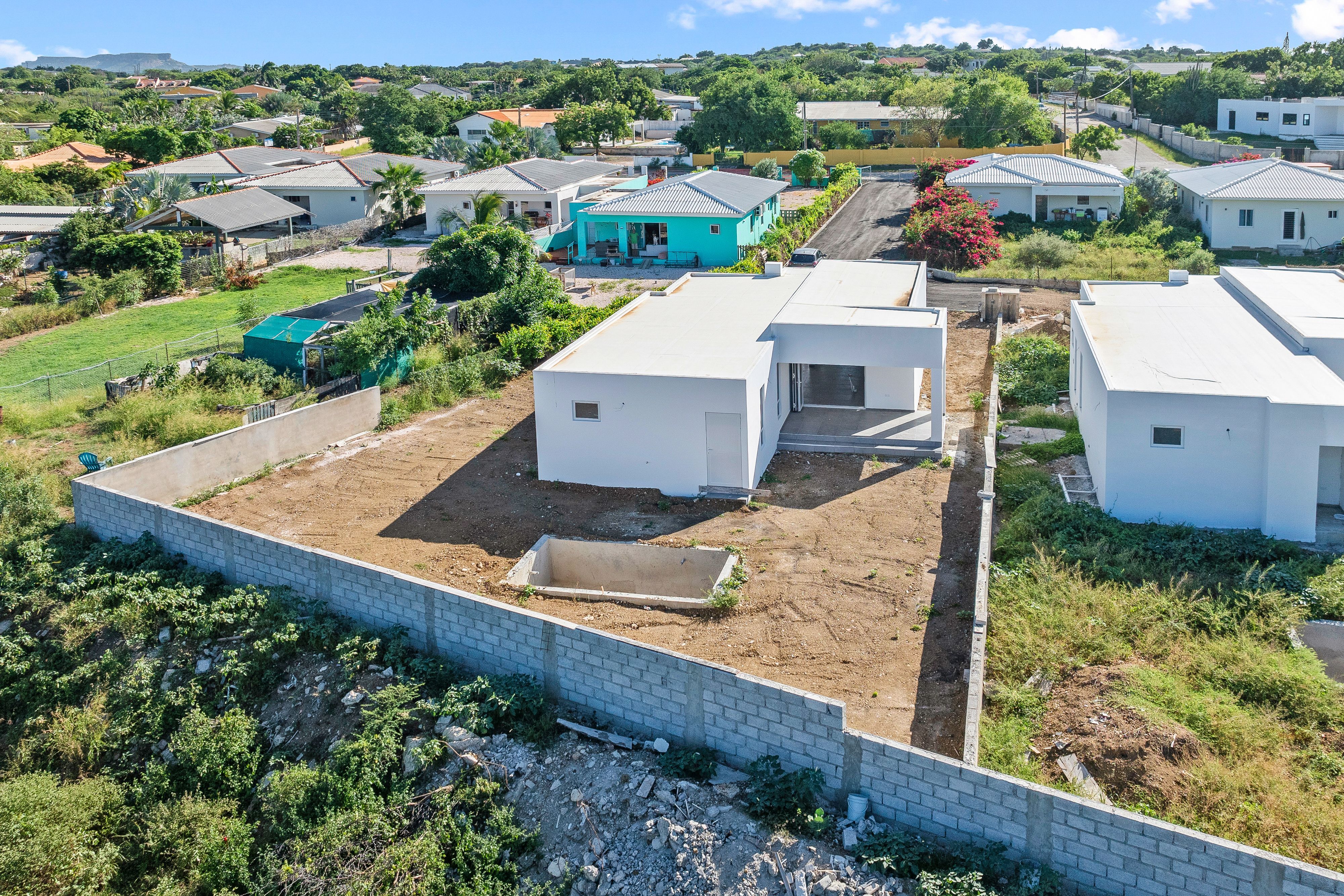 Property in Abrahamsz