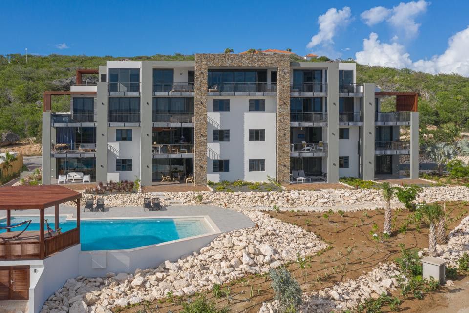 Apartment in Coral Estate