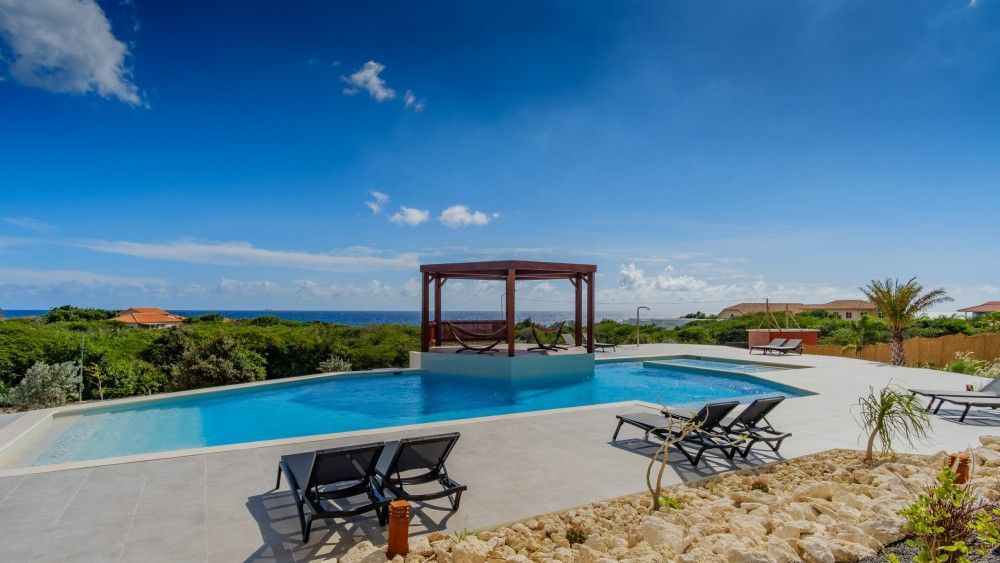Apartment in Coral Estate