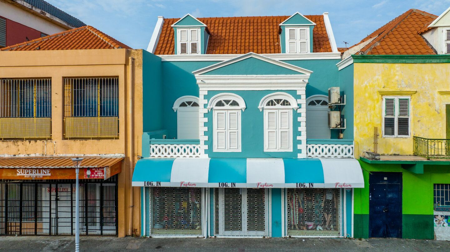 Commercial in Otrobanda