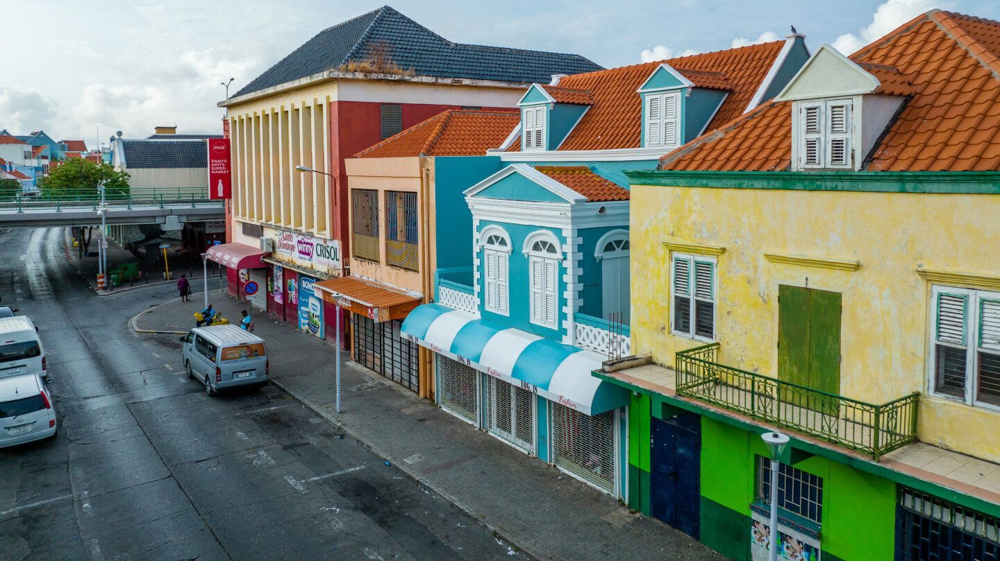 Commercial in Otrobanda