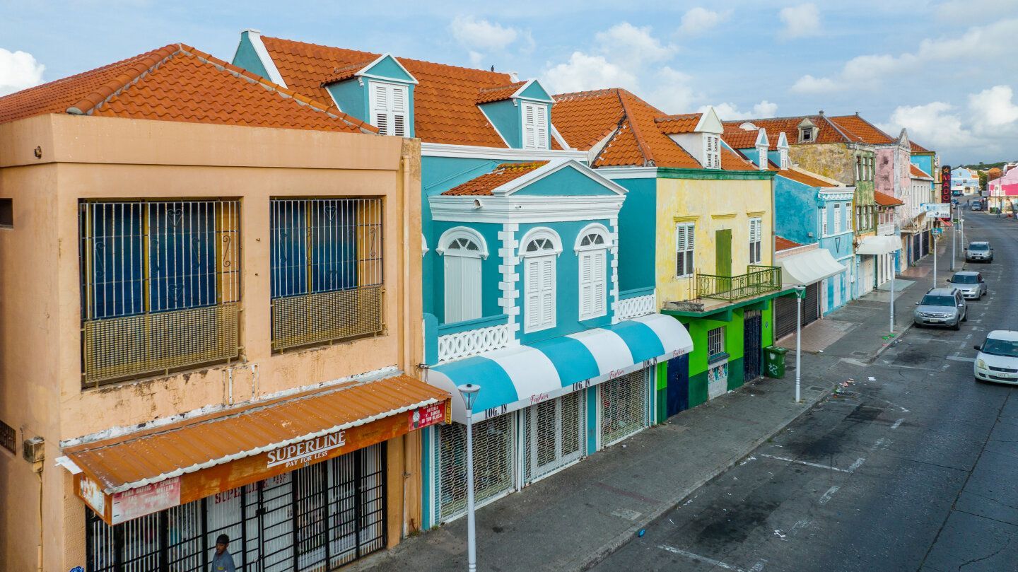 Commercial in Otrobanda