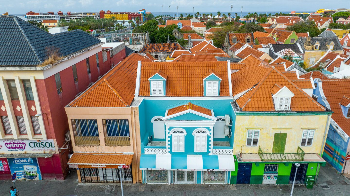 Commercial in Otrobanda