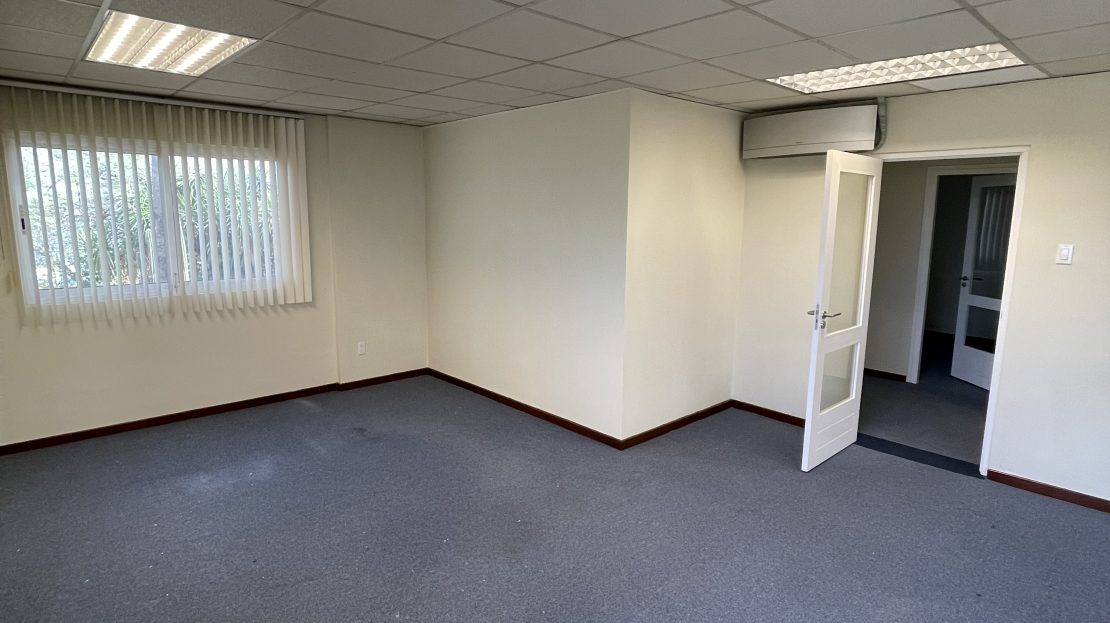 Commercial in Parera