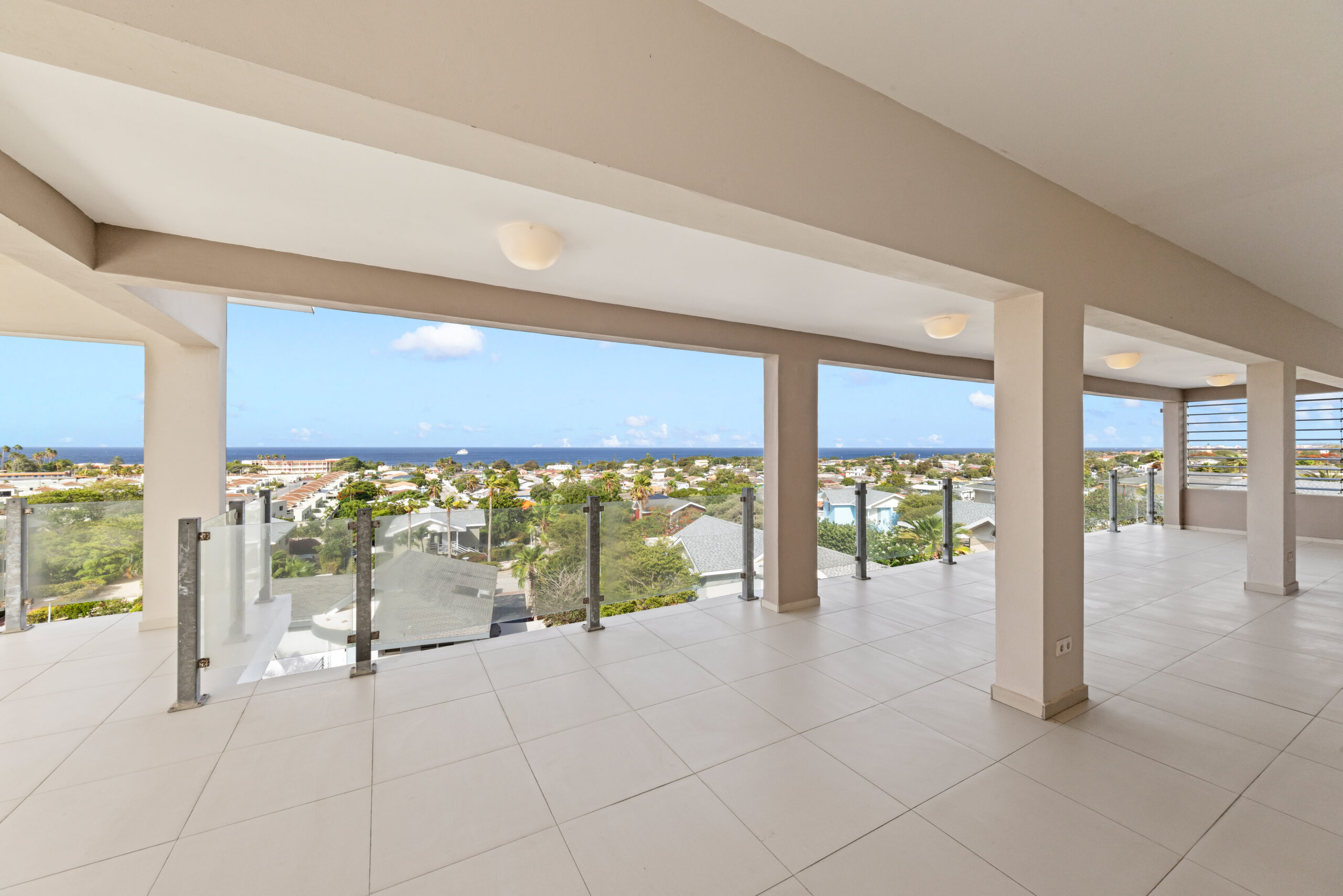 Apartment in Mambo Beach