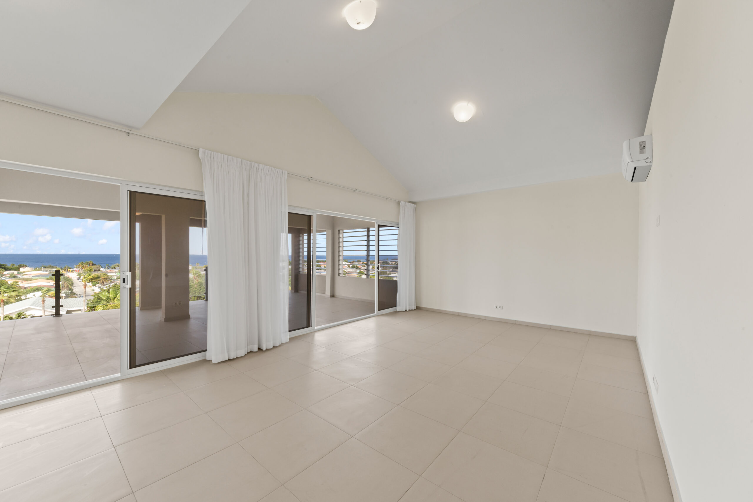 Apartment in Mambo Beach