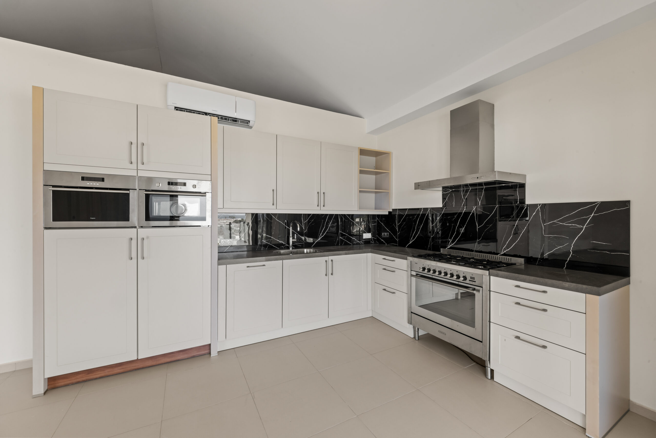 Apartment in Mambo Beach
