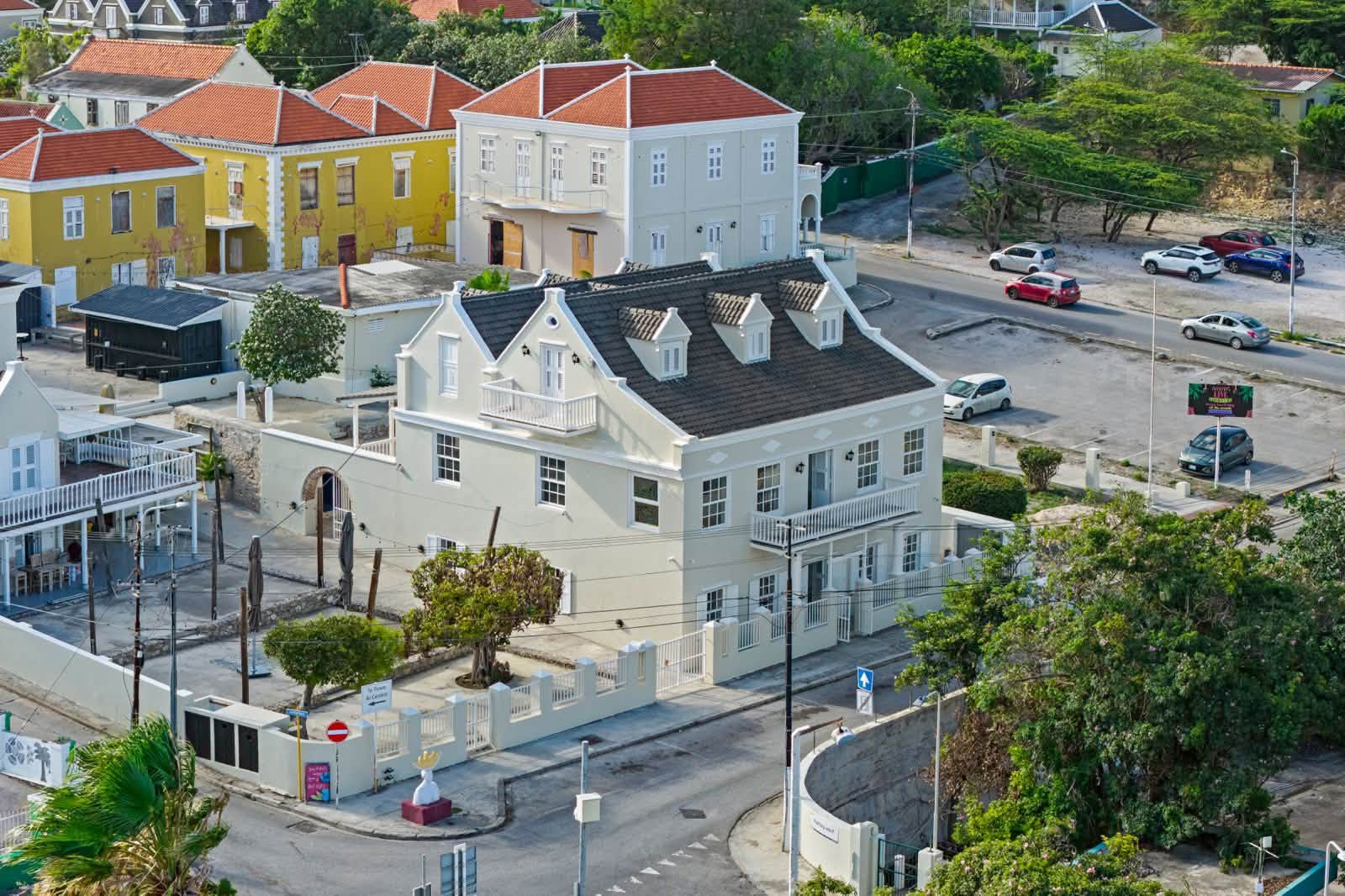 Commercial in Otrobanda