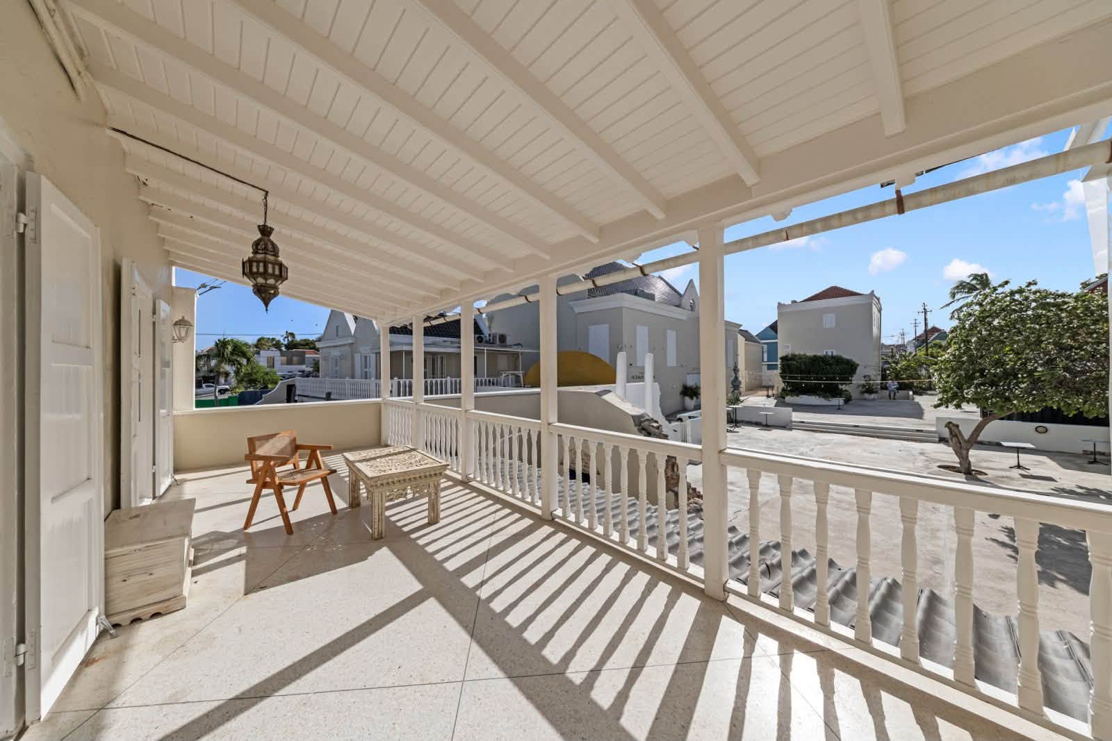 Commercial in Otrobanda