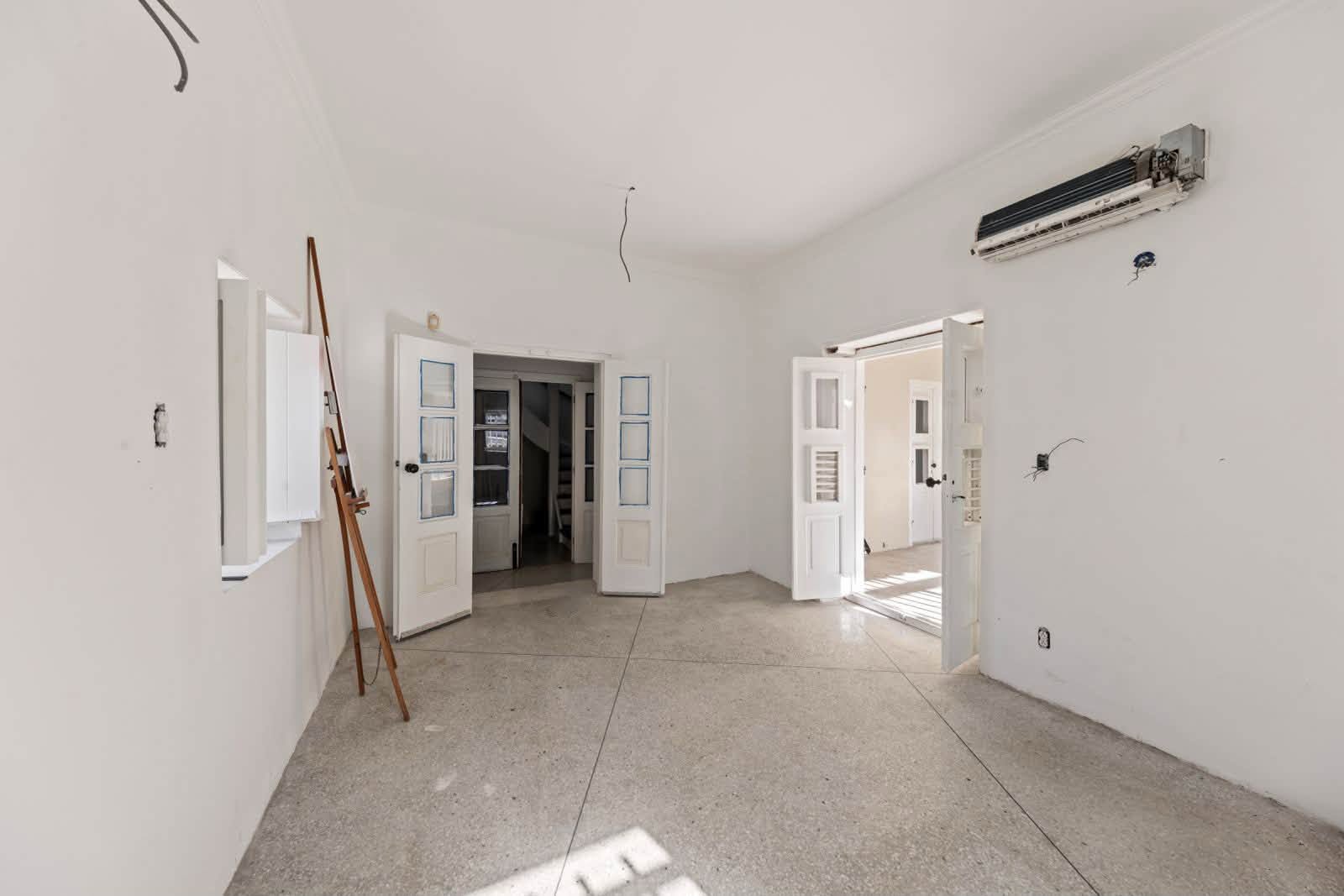 Commercial in Otrobanda