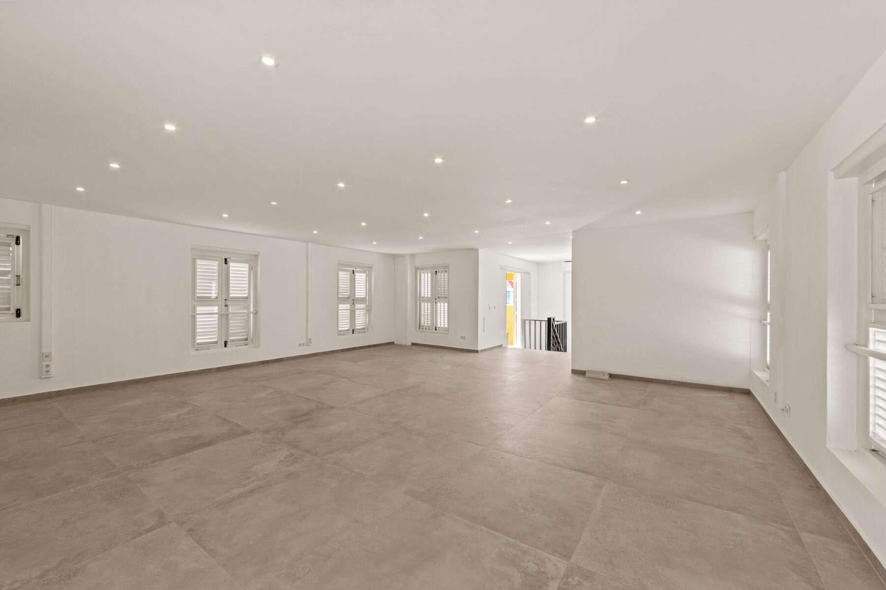 Commercial in Otrobanda