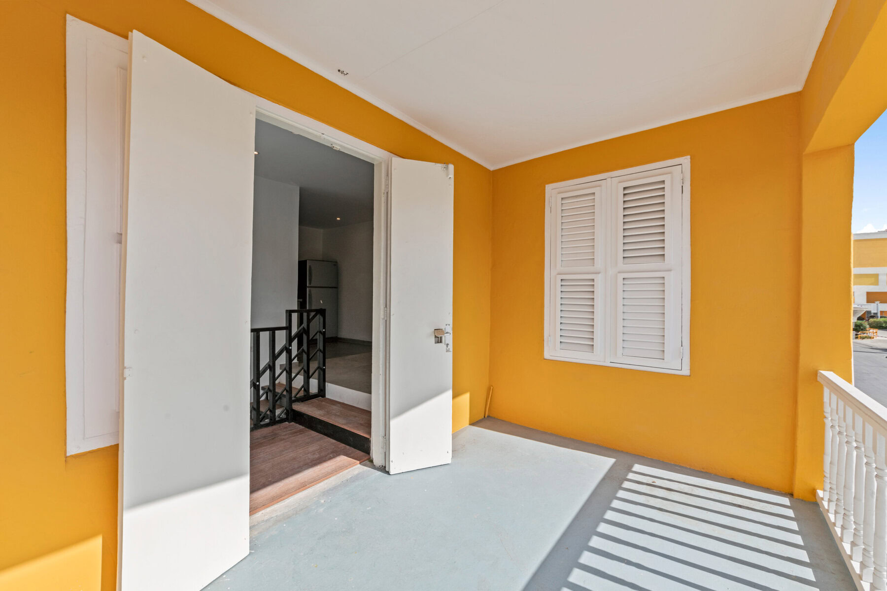 Commercial in Otrobanda