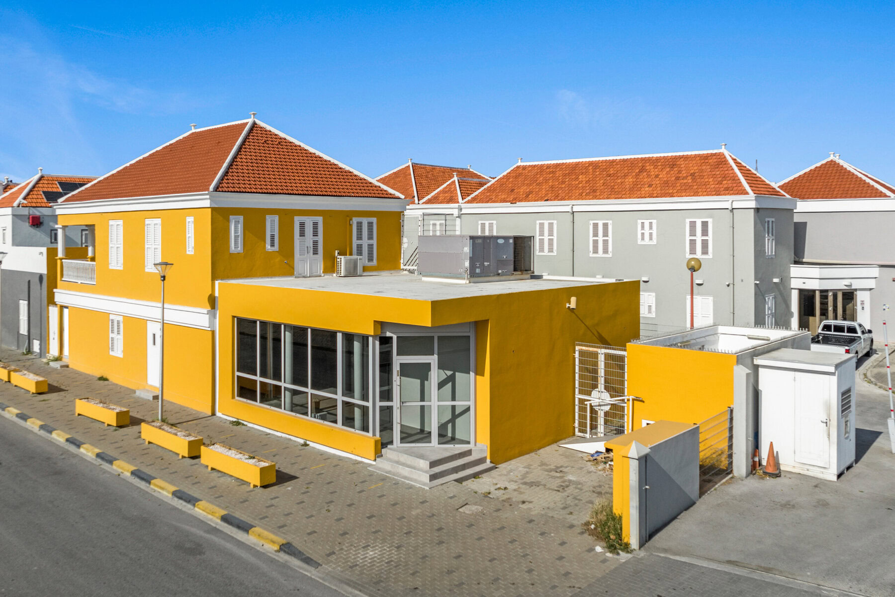 Commercial in Otrobanda