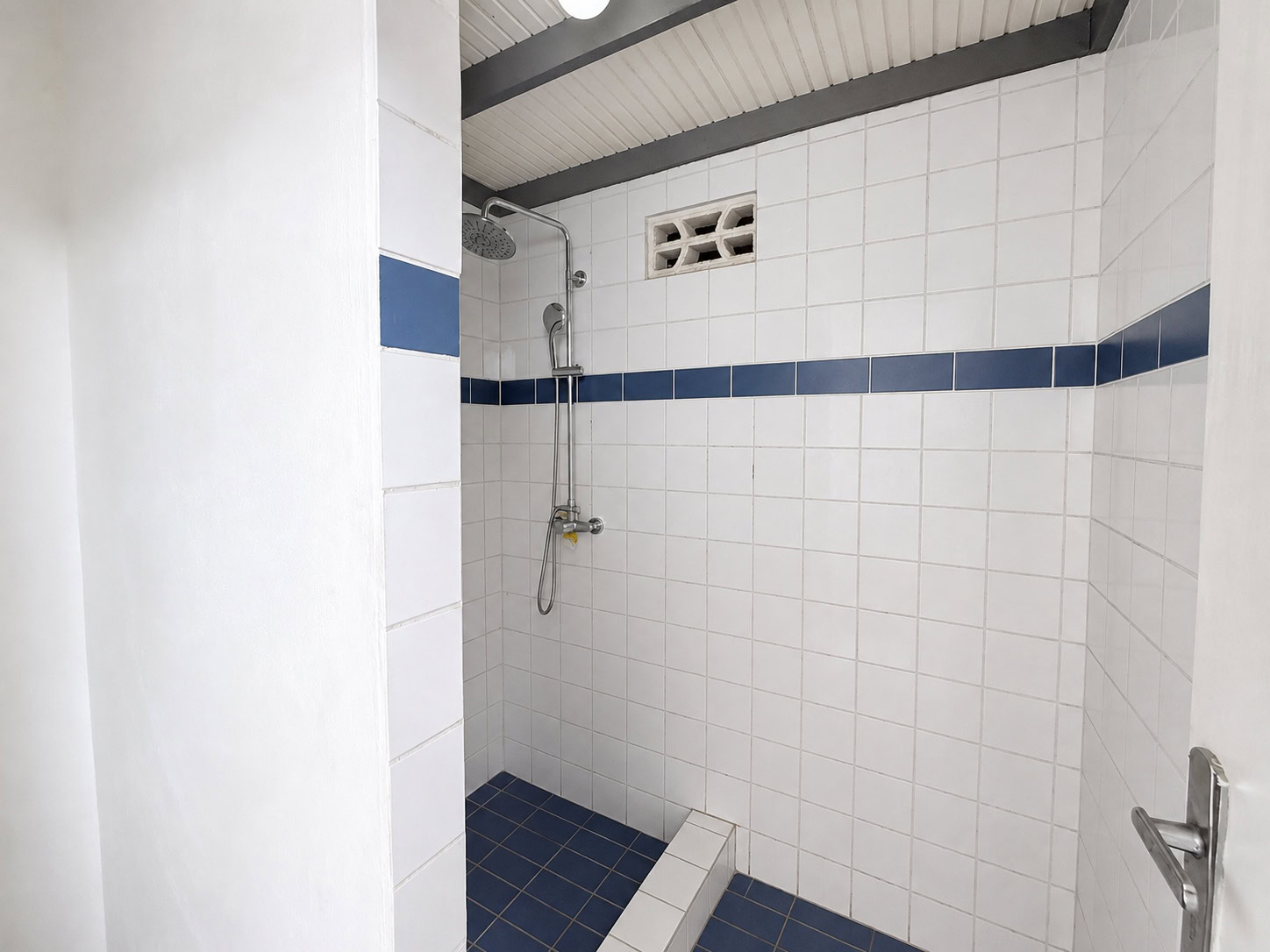 Commercial in Mahuma