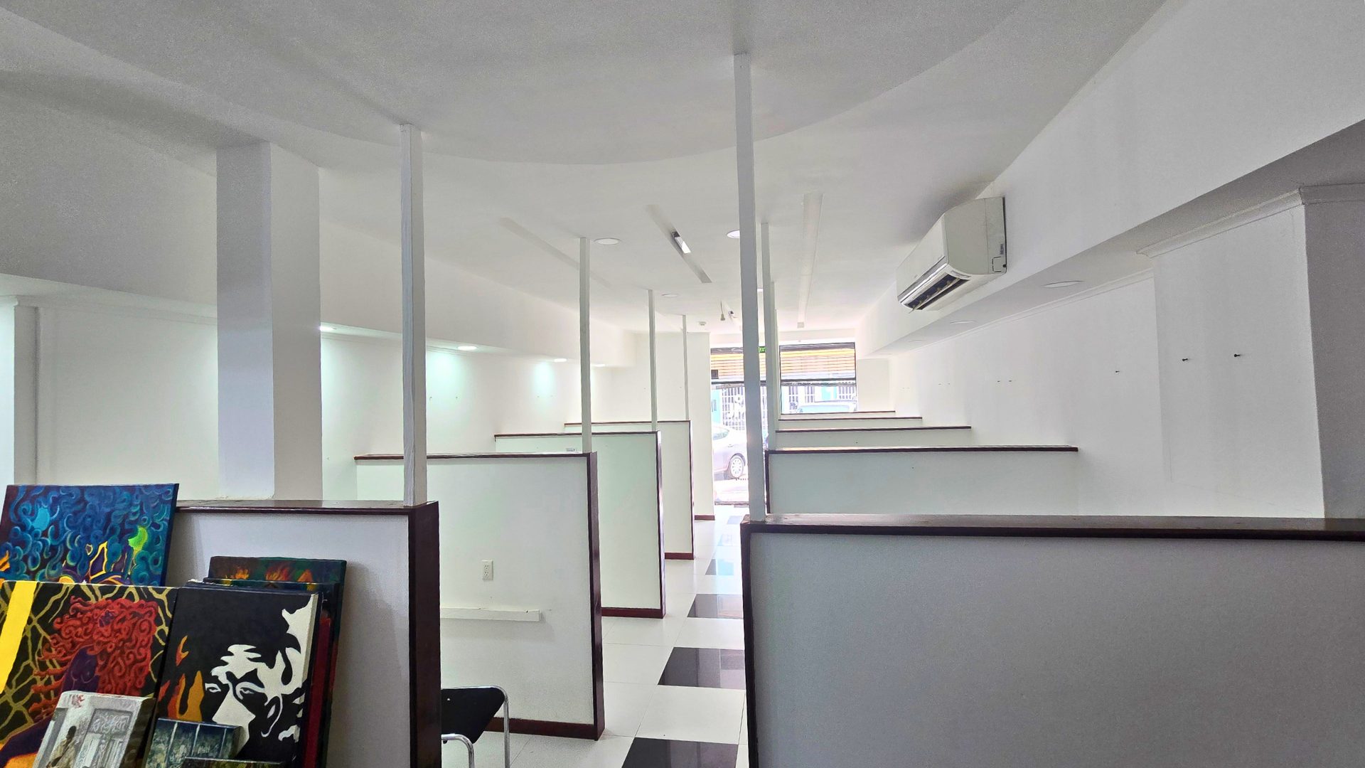Commercial in Otrobanda