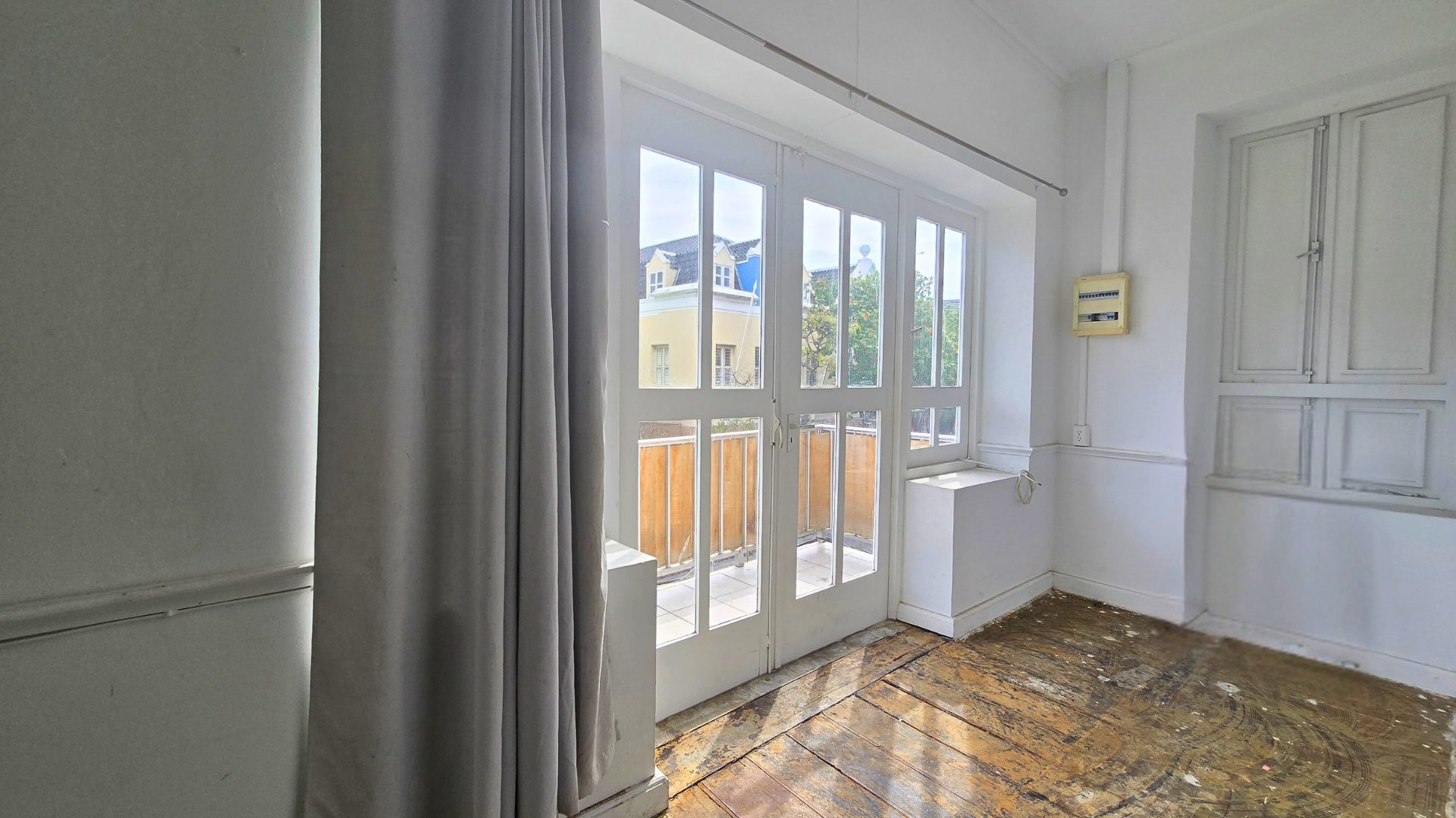 Commercial in Otrobanda