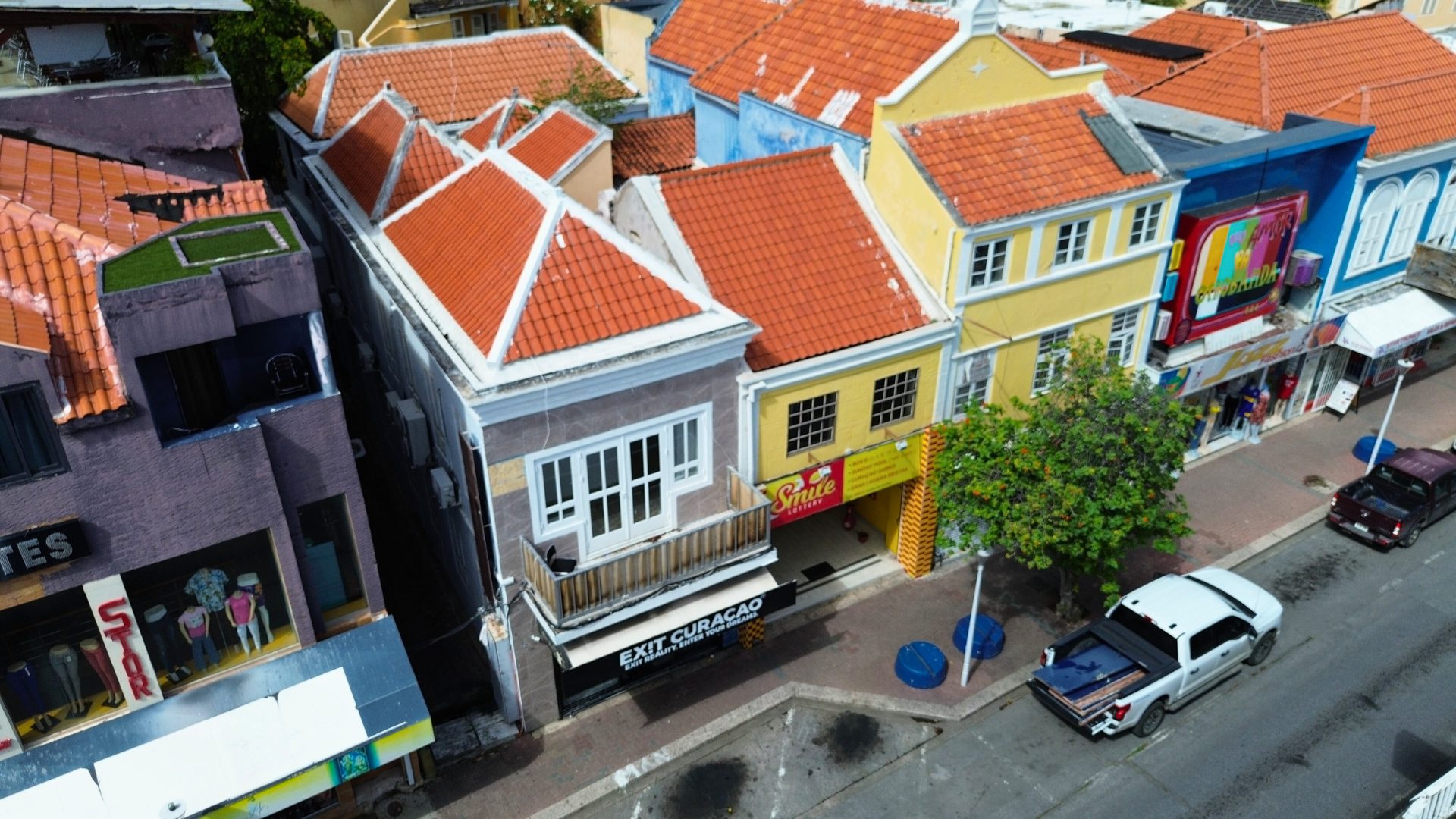 Commercial in Otrobanda