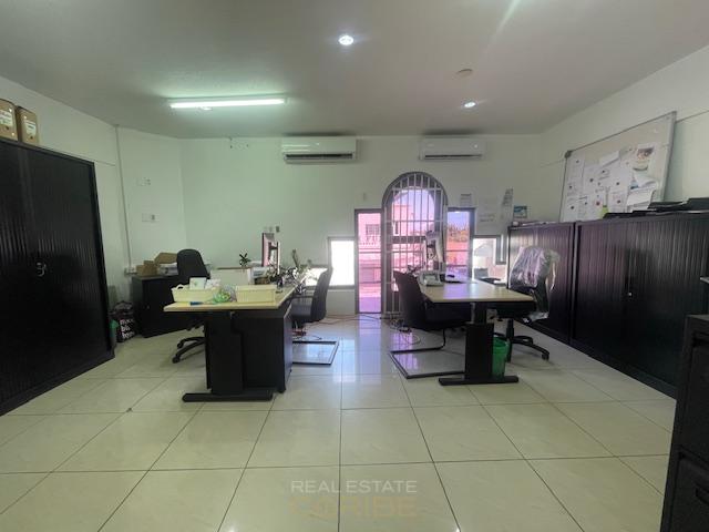 Commercial in Brievengat