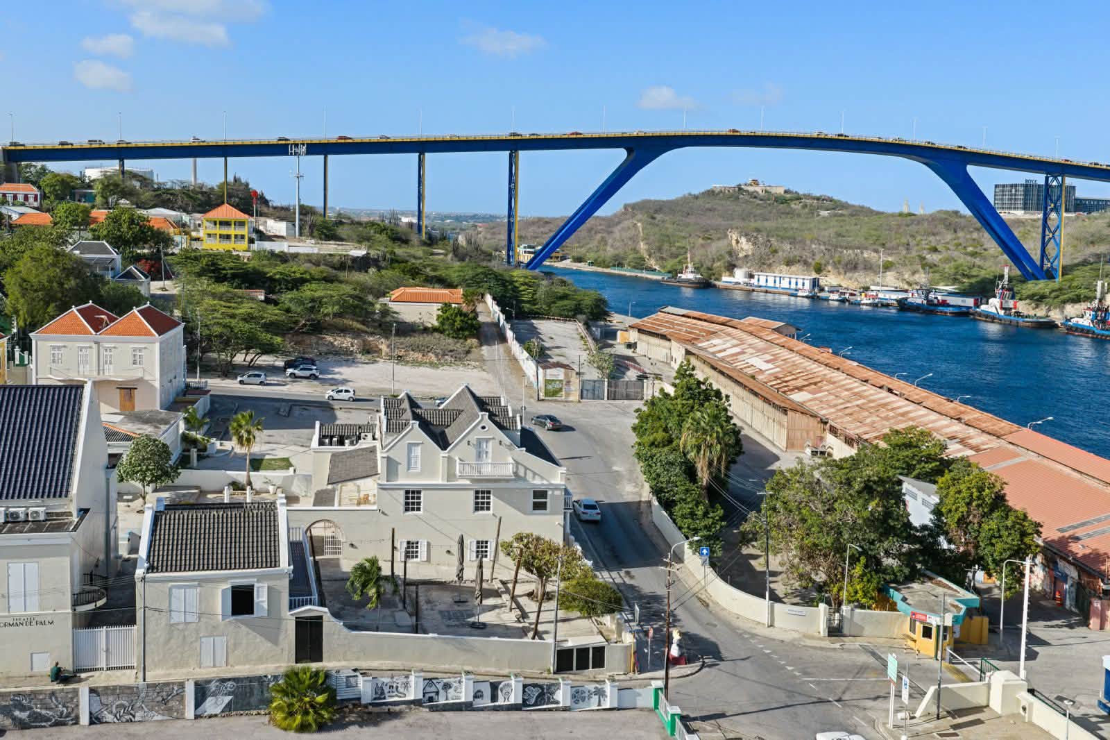 Commercial in Otrobanda