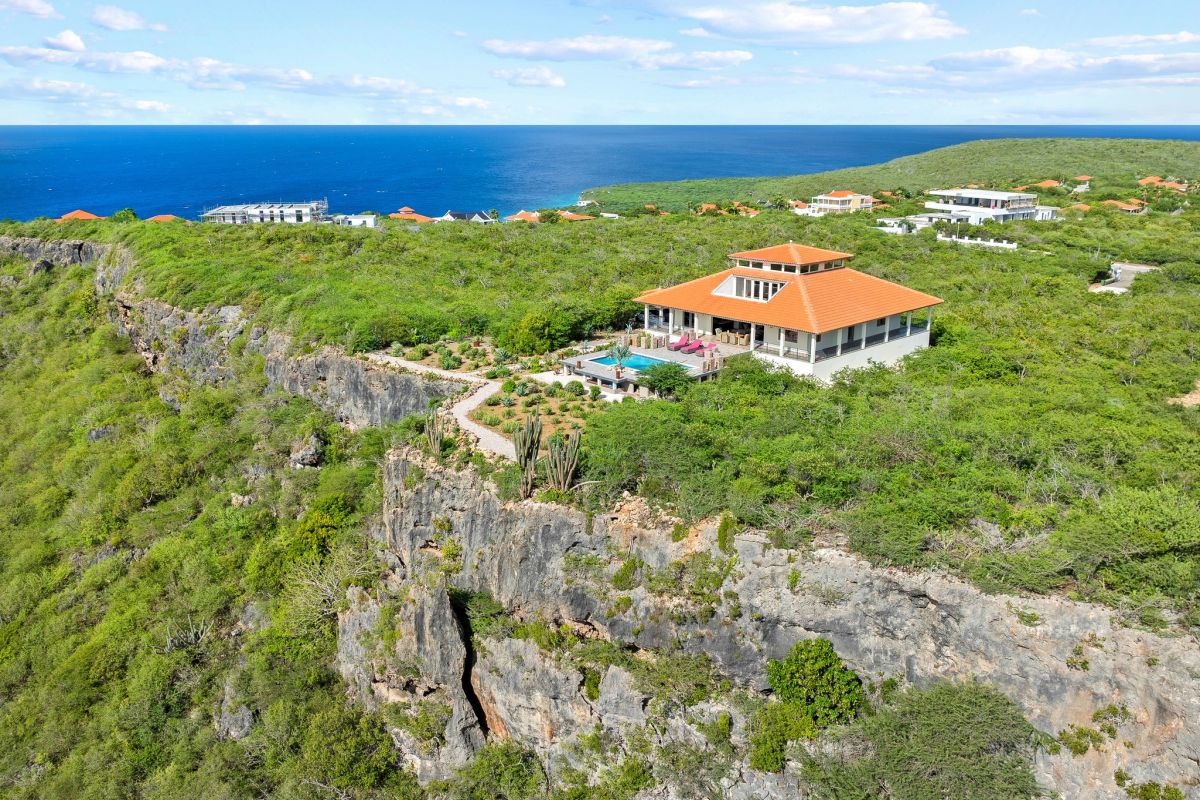 Villa in Coral Estate